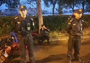 雨天老人騎車受傷，特保隊員出手相助 --惠南市容項目幫助交通事故