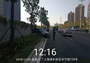 路見交通事故，幫忙維持秩序 --金橋輔警項目協(xié)助維持交通秩序