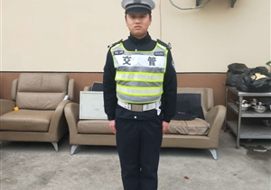 收到表揚信 感謝宗保隊員路不拾遺 --閔行輔警拾到手機交還失主