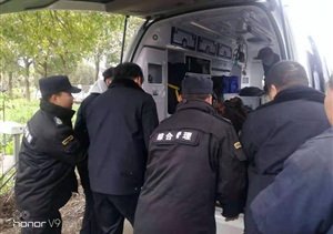 交通事故老人受傷  特保隊(duì)員妥當(dāng)救助 --金山項(xiàng)目幫助交通事故受傷