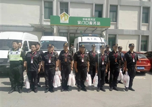 獻(xiàn)血獻(xiàn)愛(ài)心 血濃情更濃 ——張江輔警項(xiàng)目隊(duì)員無(wú)償獻(xiàn)血