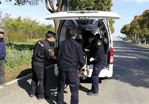 執(zhí)勤途中遇見車禍  義不容辭出手相助 ——宗保公司駐金山衛(wèi)市容項