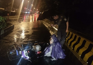 深夜里，暴雨中你的舉動令人稱贊 ——宗保公司駐周浦市容項目負(fù)責(zé)