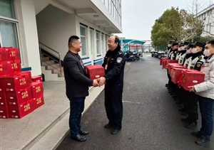 春節(jié)慰問(wèn)送關(guān)懷 情暖宗保隊(duì)員心 —周東派出所慰問(wèn)宗保隊(duì)員