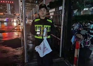 堅守底線樹正氣 拒收物品獲稱贊 —周浦市容項目隊員拒收物品