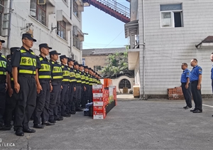 休寧縣城市管理執(zhí)法局領(lǐng)導(dǎo)慰問(wèn)宗保隊(duì)員