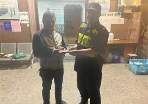 撿到手機(jī)還失主 弘揚(yáng)正氣傳正能—崇賢項(xiàng)目隊(duì)員撿到手機(jī)