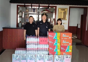 黃山市休寧縣東臨溪鎮(zhèn)領(lǐng)導(dǎo)看望慰問宗保公司員工