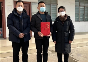 崇明區(qū)堡鎮(zhèn)領(lǐng)導(dǎo)慰問宗保公司員工