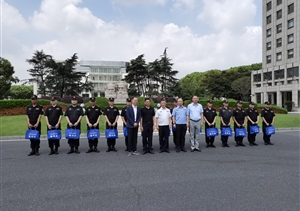 上海市公安局治安總隊、市保安服務(wù)行業(yè)協(xié)會領(lǐng)導(dǎo)看望慰問宗保公司